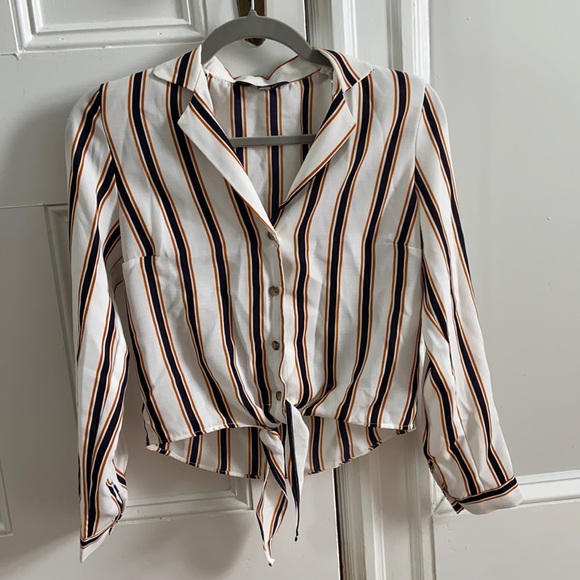 Women’s button down blouse with front tie. - Picture 1 of 3